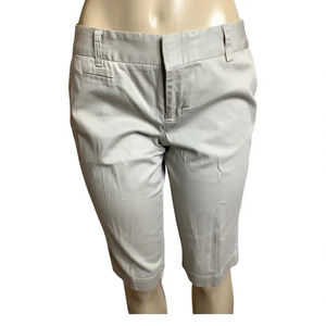 Daisy Fuentes Khaki Capri Size 8 (Preowned)